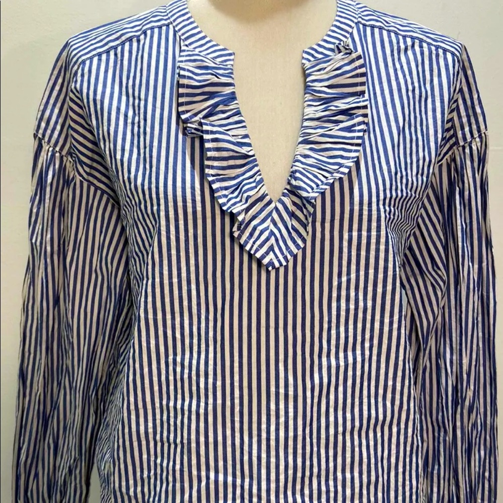 🌺🌺Gap Striped Long Sleeve Ruffle V Shirt 🌺🌺
